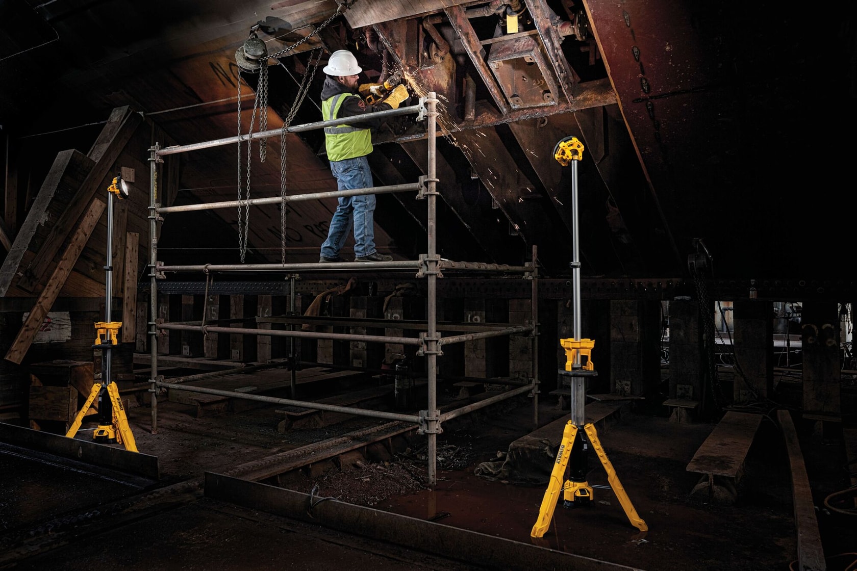 profile of right side of cordless tripod light with adjustment angles