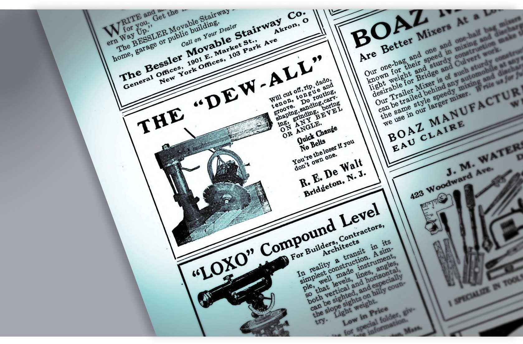 Un anuncio antiguo de periódico que presenta 'THE DEW-ALL', una herramienta temprana de R.E. De Walt, junto a otros anuncios de herramientas. El anuncio incluye una ilustración de una herramienta mecánica y texto descriptivo destacando su funcionalidad.